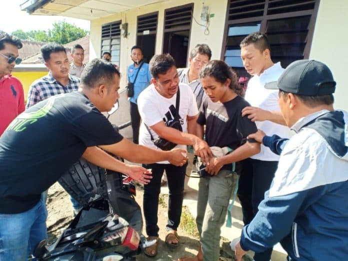 tim_gabungan_gerebek_rumah_kontrakan_di_bukit_sofa_siantar