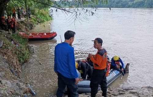 tim_gabungan_gunakan_aqua_eyes_cari_korban_terseret_arus_di_sungai_bah_bolon
