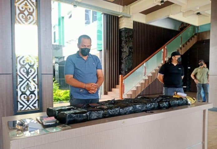 tim_gabungan_kodam_ibb_dan_polda_sumut_amankan_kurir_sabu_20_kg
