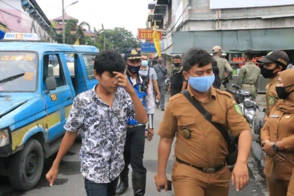 tim_gabungan_razia_masker_di_pasar_petisah_dan_sejumlah_opd