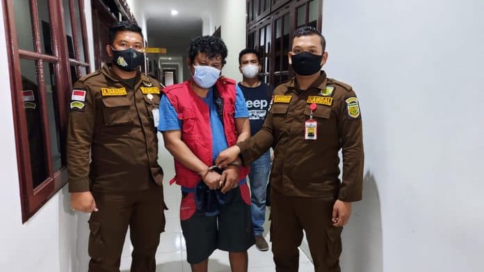 tim_intelijen_kejaksaan_tangkap_dpo_kejari_belawan_di_singkil