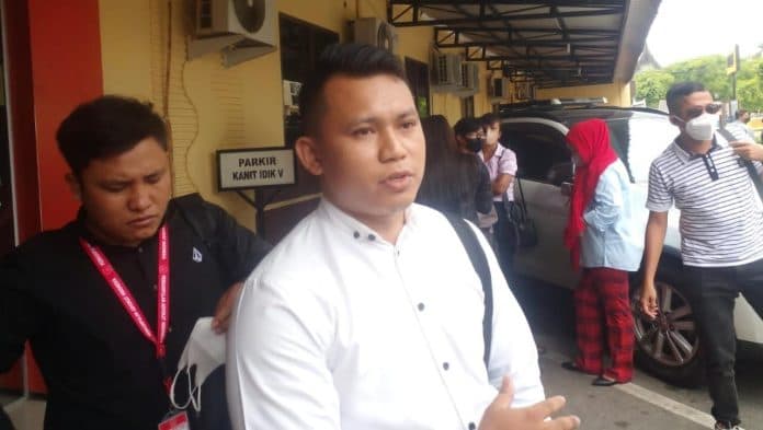 tim_kuasa_hukum_korban_asusila_hingga_idap_hiv_sambangi_polrestabes_medan