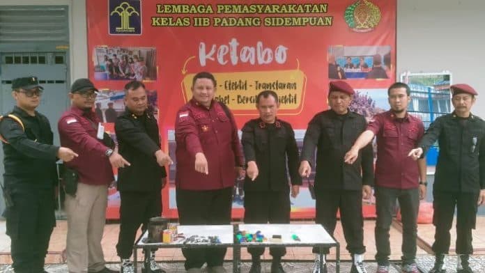 tim_satops_razia_kamar_lapas_klas_iib_padangsidimpuan_ini_hasilnya