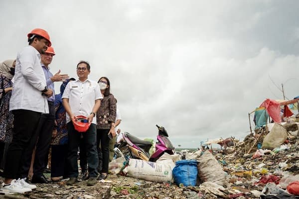 tindaklanjut_kerjasama_penanganan_sampah_bobby_nasution_dubes_belanda_tinjau_tpa_terjun