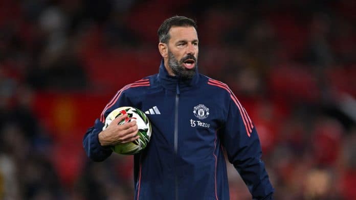 tinggalkan_mu_kini_ruud_van_nistelrooy_tertarik_melamar_ke_klub_inggris