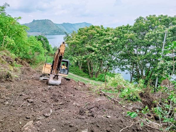 tingkatkan_destinasi_pariwisata_pantai_bupati_toba_fokus_pembangunan_jalan_wisata