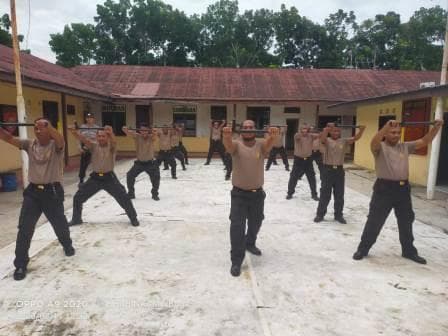 tingkatkan_keamanan_dan_kenyamanan_polsek_perdagangan_latih_satgas_nagori