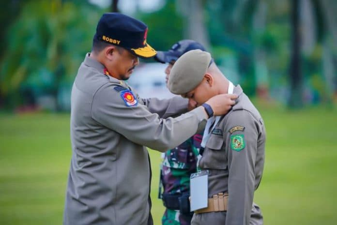 tingkatkan_mental_dan_kedisiplinan_satpol_pp_kota_medan_berlatih_di_yonif_100ps