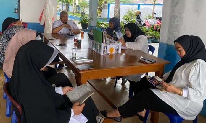 tingkatkan_pelayanan_bagi_masyarakat_pemkec_beringin_siapkan_pojok_baca