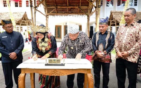 tingkatkan_pembangunan_pemko_tebingtinggi_dan_pemkab_bayuwangi_teken_mou