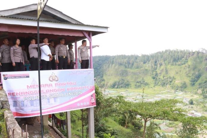 tingkatkan_penanganan_karhutla_polres_simalungun_dirikan_menara_pantau_di_haranggaol