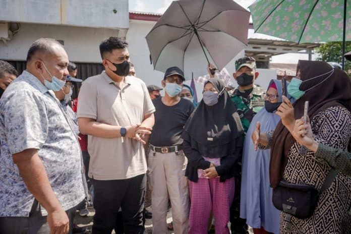 tinjau_lokasi_langganan_banjir_bobby_nasution_perintahkan_dinas_pu_segera_perbaiki_drainase