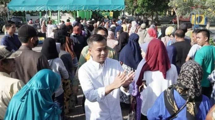 tinjau_pasar_di_lapangan_merdeka_pj_wali_kota_tebing_tinggi_jamin_kebutuhan_pokok_stabil