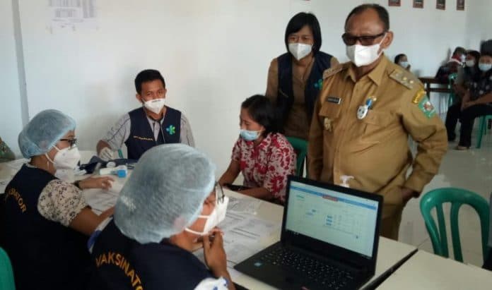 tinjau_pelayanan_gebyar_vaksinasi_wakil_bupati_simalungun_ikuti_sampai_dosis_kedua