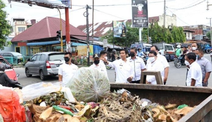 tinjau_tpss_wali_kota_siantar_jangan_tunggu_sampah_menumpuk_baru_diangkut