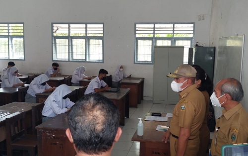 tinjau_ujian_sekolah_edy_rahmayadi_minta_pengerjaan_ujian_harus_obyektif