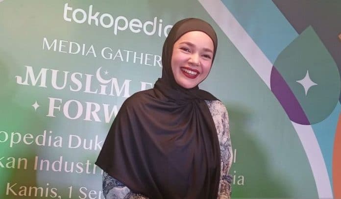 tips_belanja_daring_produk_fesyen_ala_dewi_sandra