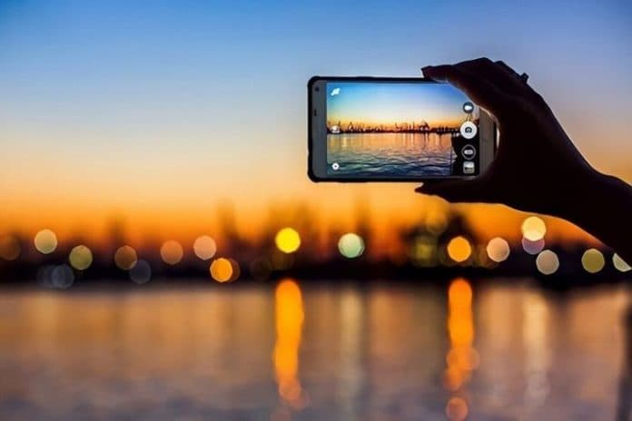 tips_membersihkan_lensa_hp_untuk_foto_liburan_jernih_dan_tajam