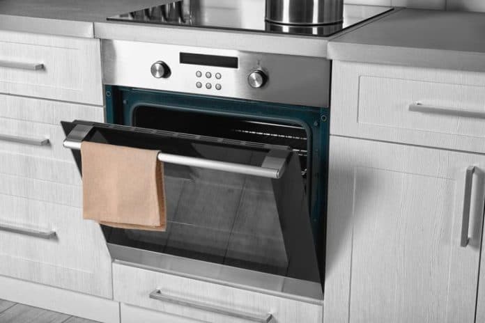 tips_menggunakan_oven_saat_memasak_kue_lebaran