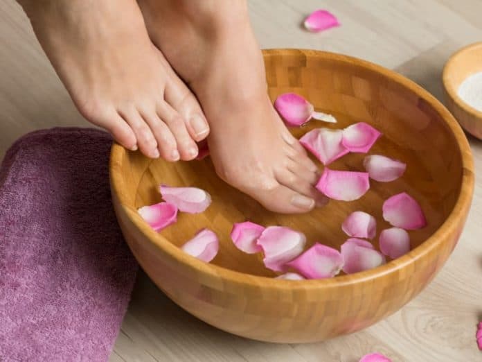 tips_menghindari_tumit_pecah_dan_telapak_kaki_kering