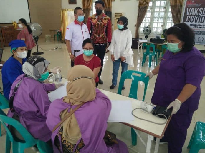 tmp_mapanbumi_dan_dinkes_kota_medan_laksanakan_vaksinasi_di_vihara_sutta