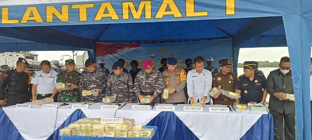 tni_al_gagalkan_penyelundupan_43_kg_sabu_asal_thailand_di_perairan_lhokseumawe