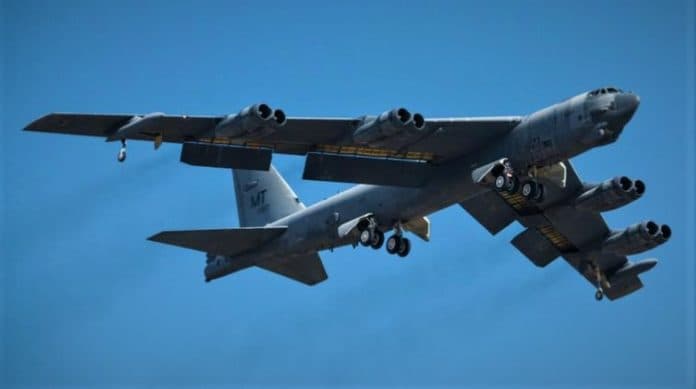tni_au_dan_amerika_serikat_latihan_bersama_pesawat_pengebom_us_pacaf_tiba_bandara_kualanamu