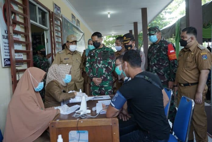 tni_polri_pemko_tebing_tinggi_gelar_serbuan_vaksinasi_kodim_0204ds