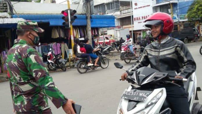 tni_tertibkan_warga_tak_pakai_masker_sejumlah_pengendara_dihentikan