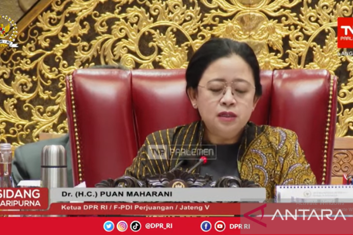 tok_dpr_setujui_perppu_ciptaker_jadi_undang_undang