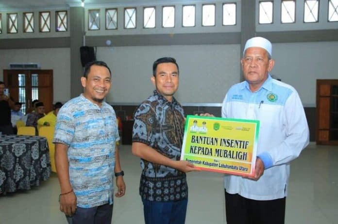 tokoh_agama_dan_rumah_ibadah_di_labura_terima_bantuan