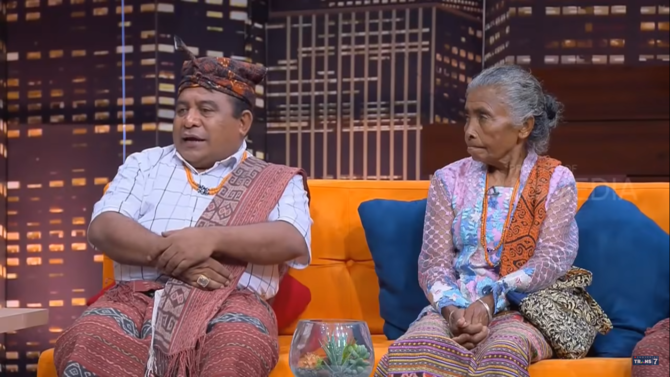 tolak_kemewahan_ibu_bupati_ini_tetap_pilih_jualan_sayur