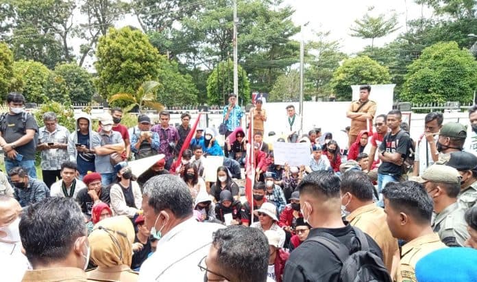 tolak_kenaikan_bbm_kelompok_cipayung_plus_siantar_ancam_gelar_aksi_lebih_besar