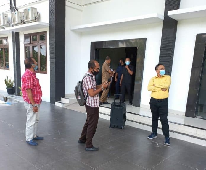 tolak_perubahan_nama_rsud_deliserdang_warga_datangi_dprd