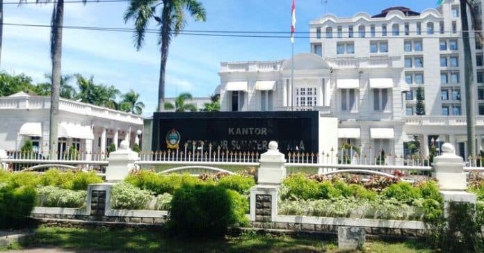 tolak_pj_baru_besok_ratusan_mahasiswa_grebek_kantor_gubernur_sumut