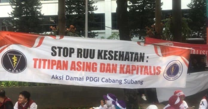 tolak_ruu_kesehatan_dokter_dan_nakes_ancam_mogok_kerja_skala_nasional