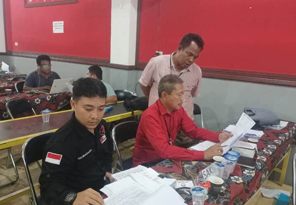 tolak_teken_berita_acara_rekapitulasi_pdip_labura_juga_beri_catatan_kejadian_khusus