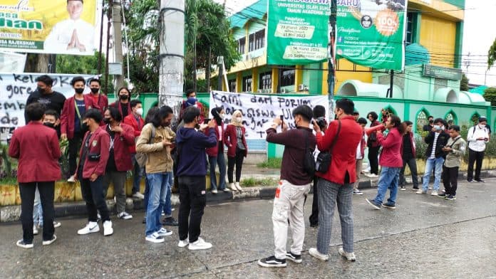 tolak_wacana_presiden_3_periode_mahasiswa_uisu_turun_ke_jalan