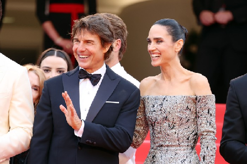 tom_cruise_sumringah_top_gun_maverick_kalahkan_rekor_titanic