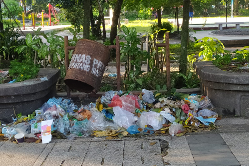 tong_sampah_di_lapangan_merdeka_siantar_kini_banyak_rusak