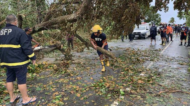 topan_molave_hantam_filipina_sebabkan_banjir_3_tewas_12_hilang