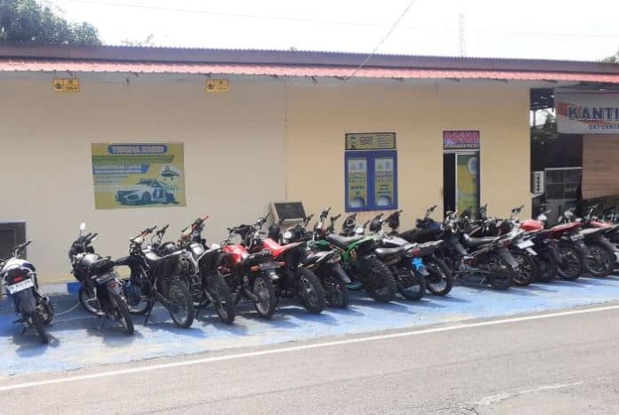 total_42_sepeda_motor_berknalpot_brong_sudah_ditindak_polres_batu_bara