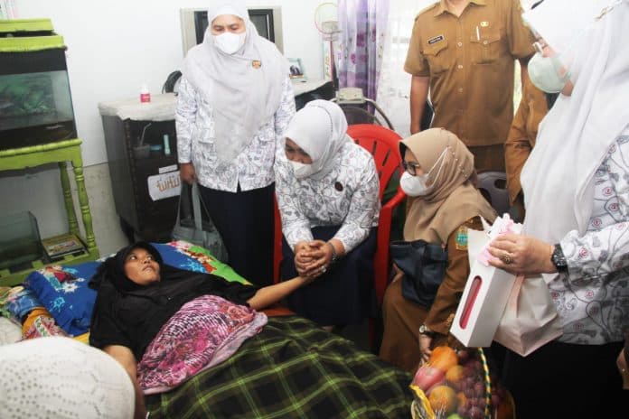 tp_pkk_sumut_bantu_guru_penderita_kanker_payudara_jalani_pengobatan_medis