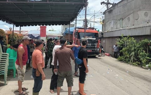 tpa_terjun_longsor_warga_medan_marelan_demo_minta_perbaikan