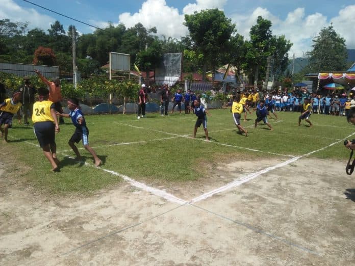 tradisi_margala_warnai_keseruan_di_pesta_budaya_penobatan_raja_maropat_vi_bius_siantar