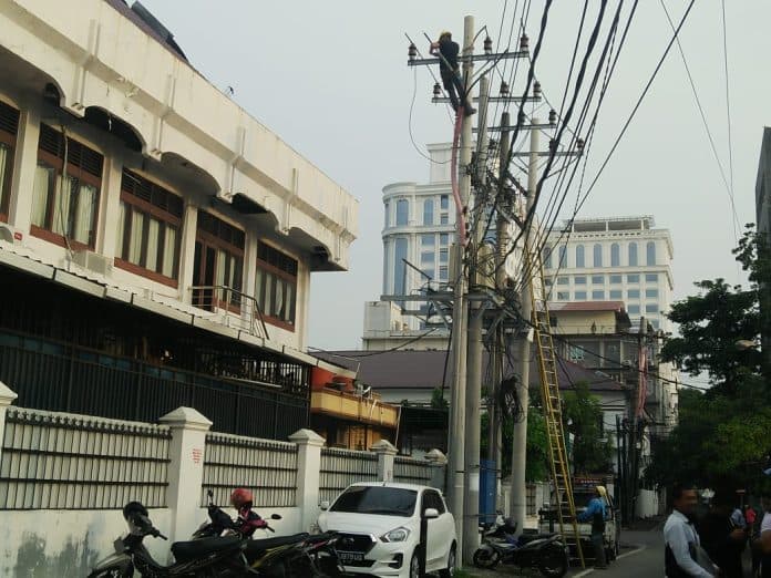 trafo_listrik_di_belakang_gedung_pn_medan_meledak