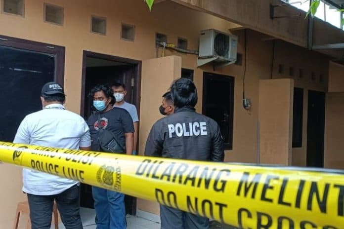 tragis_wanita_asal_bekasi_dimutilasi_gergaji_listrik_dan_disimpan_di_boks