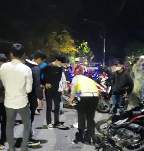 truk_hantam_sepeda_motor_dekat_smpn_4_siantar_seorang_mahasiswa_luka_berat