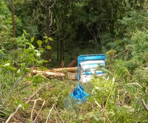 truk_kayu_masuk_jurang_di_jalinsum_siantar_parapat_dievakuasi_2_korban_selamat