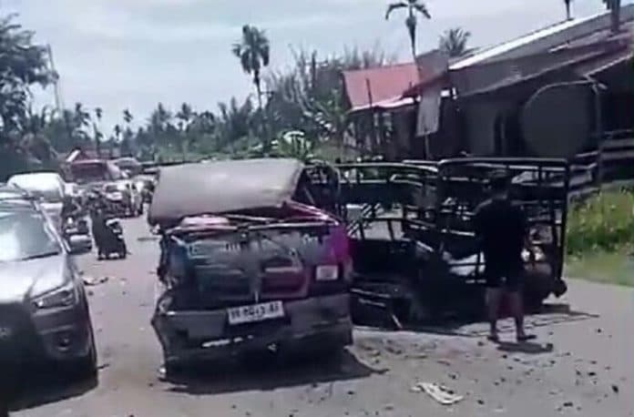 truk_kontra_l300_di_sibolangit_2_orang_dikabarkan_tewas